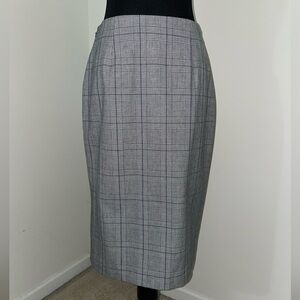 Banana Republic mid length plaid skirt with side slit in size 2.